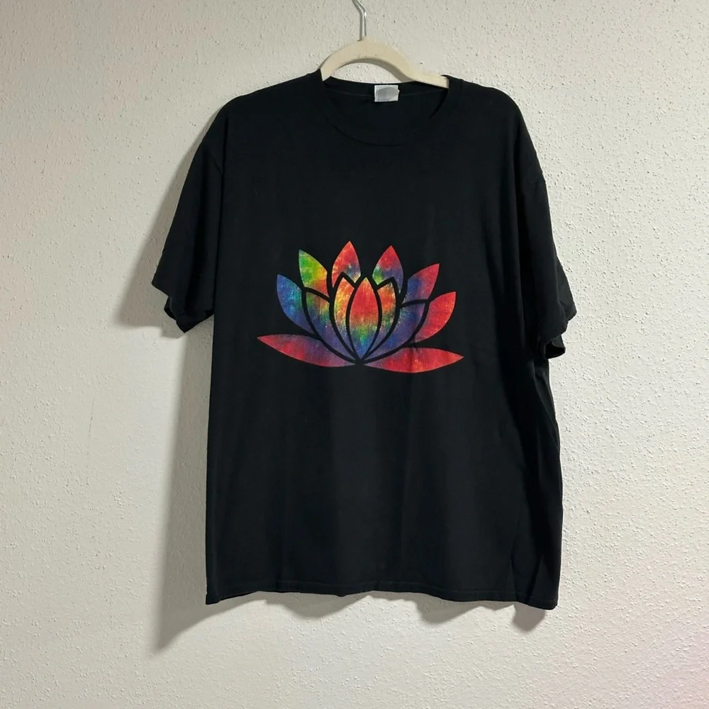 Port and Company unisex extra large black T-shirt with very pretty flower pedals - Picture 2 of 8